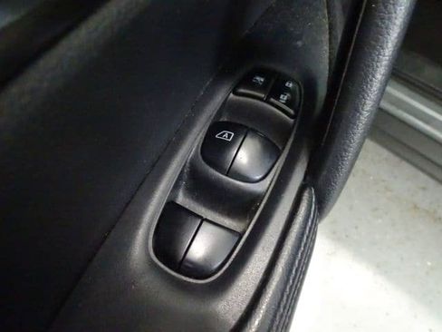 Used 2015 Nissan Rogue S AWD/4WD image 8