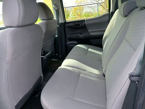 Used 2022 Toyota Tacoma SR image 15