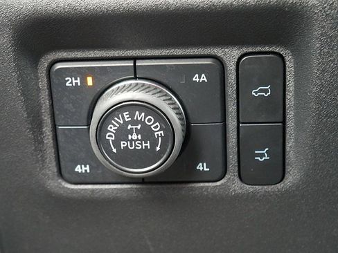 Used 2025 Ford Expedition Tremor image 27