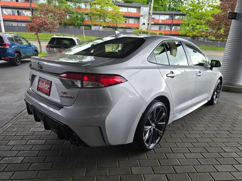 Used 2024 Toyota Corolla SE w/ SE Package FWD image 5