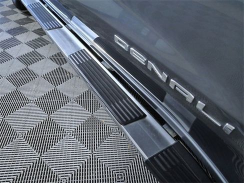 Used 2019 GMC Sierra 1500 Denali w/ Driver Alert Package II image 10