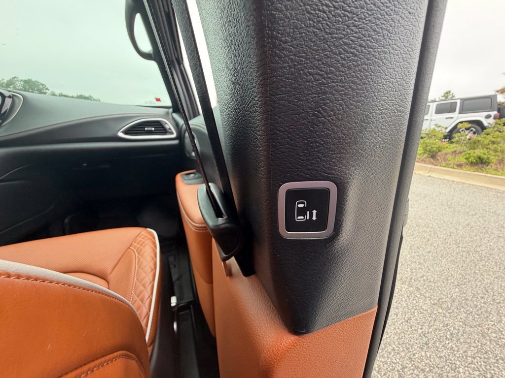 Used 2024 Chrysler Pacifica Pinnacle FWD image 45