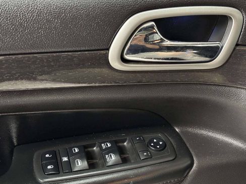 Used 2018 Jeep Grand Cherokee Altitude AWD/4WD image 29