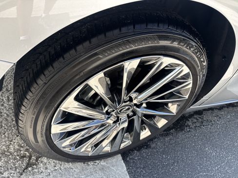 Used 2025 Lexus ES 350 Ultra Luxury FWD image 8