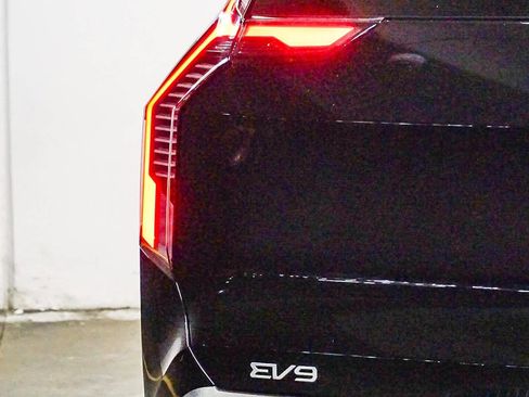 Used 2026 Kia EV9 Light image 11