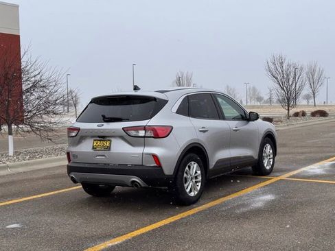 Used 2020 Ford Escape SE image 3
