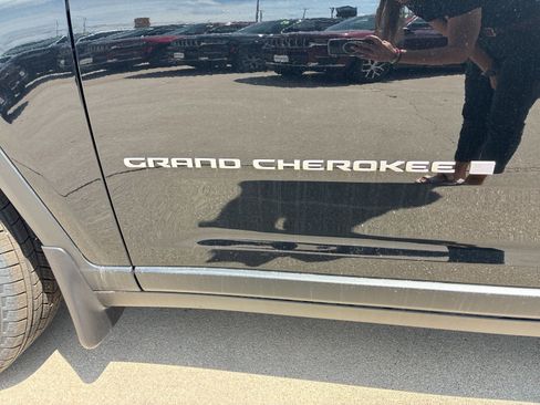 New 2025 Jeep Grand Cherokee Laredo X w/ Luxury Tech Group I image 13