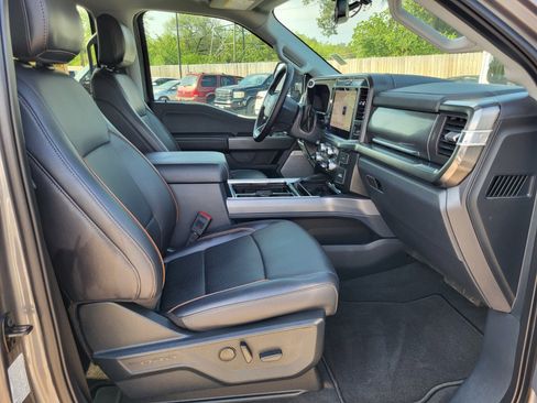 Certified 2025 Ford F250 Lariat w/ Lariat Ultimate Package AWD/4WD image 13
