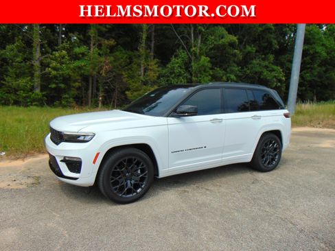 Certified 2025 Jeep Grand Cherokee Summit w/ Adv Protech Group IV AWD/4WD image 6