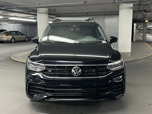 Certified 2023 Volkswagen Tiguan SE R-Line FWD image 31