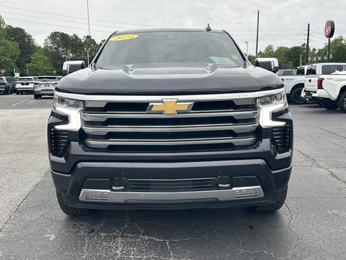 Used 2024 Chevrolet Silverado 1500 High Country w/ Technology Package AWD/4WD image 3