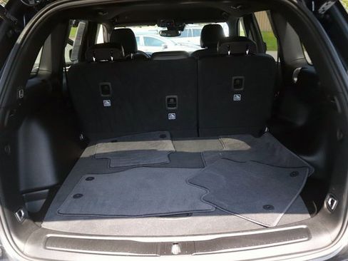 Used 2024 Jeep Grand Cherokee Altitude image 12