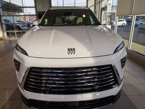 Used 2025 Buick Enclave Preferred w/ LPO, Floor Liner Package image 3