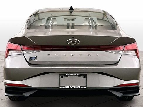 Used 2021 Hyundai Elantra SEL FWD image 4