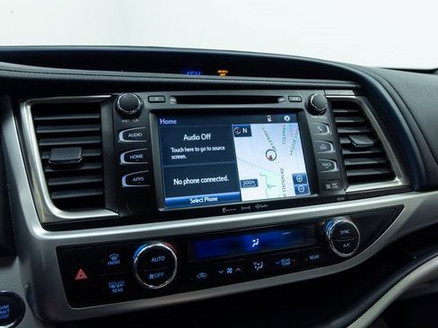 Used 2016 Toyota Highlander XLE image 17