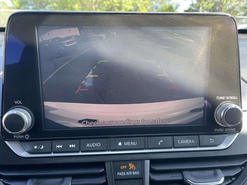 Used 2023 Nissan Altima 2.5 SR FWD image 39