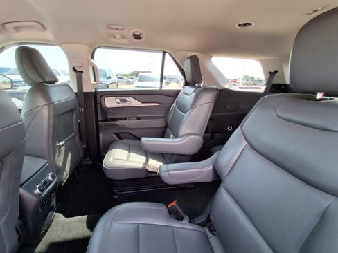 Used 2025 Ford Explorer Active w/ Active Comfort Package AWD/4WD image 14