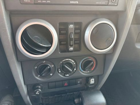 Used 2009 Jeep Wrangler Unlimited Sahara w/ Mopar Leather Group AWD/4WD image 27