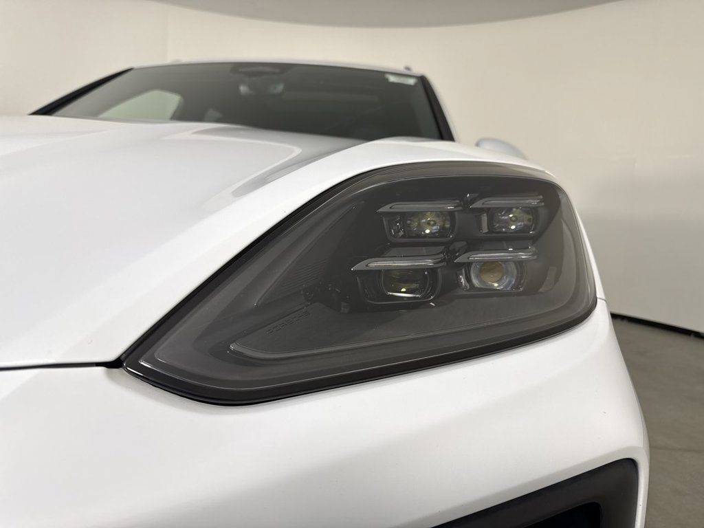 Certified 2026 Porsche Cayenne AWD/4WD image 11