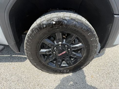 Used 2024 GMC Sierra 2500 AT4 w/ AT4 Premium Plus Package AWD/4WD image 9