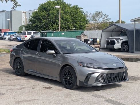 Used 2026 Toyota Camry SE FWD image 3