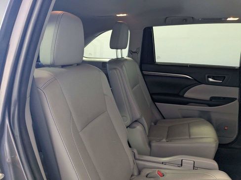 Used 2016 Toyota Highlander Limited FWD image 27