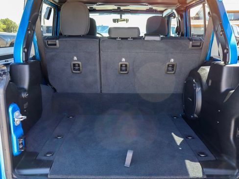 Used 2022 Jeep Wrangler Unlimited Rubicon 4xe AWD/4WD image 10