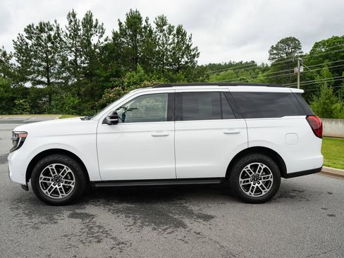Used 2025 Ford Expedition Active AWD/4WD image 5