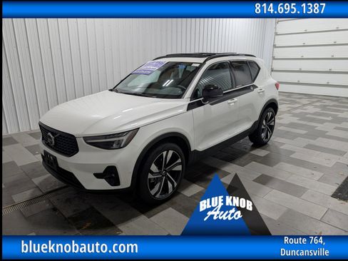 Used 2025 Volvo XC40 B5 Plus image 1