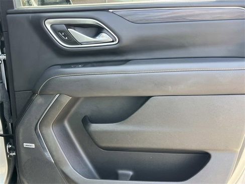 Used 2023 GMC Yukon XL SLT image 24