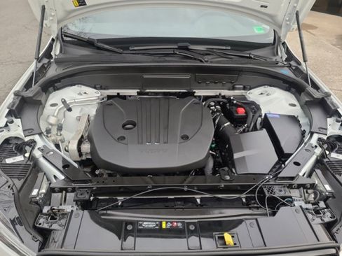 Used 2023 Volvo XC60 B5 Plus w/ Climate Package image 8