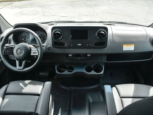 Used 2024 Mercedes-Benz Sprinter 2500 image 15