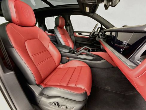 Certified 2026 Porsche Cayenne S AWD/4WD image 30