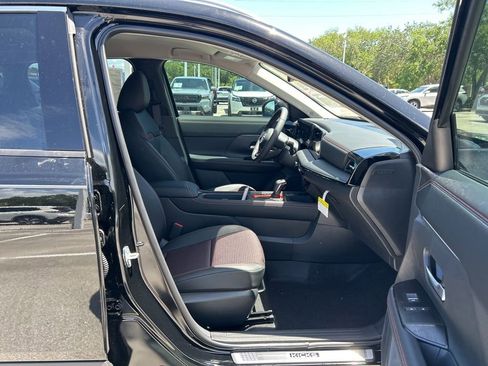New 2026 Nissan Kicks SR FWD image 40
