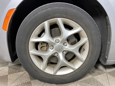 Used 2019 Chrysler Pacifica Limited image 12