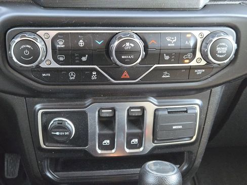 Used 2022 Jeep Wrangler Sport S image 19