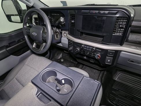 Used 2024 Ford F250 XL w/ XL Chrome Package image 17