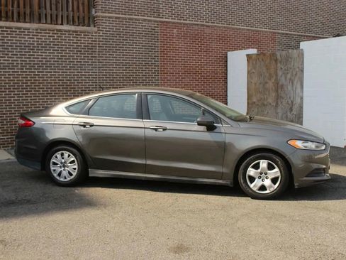 Used 2014 Ford Fusion S image 2