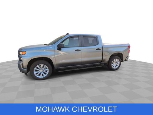 Used 2020 Chevrolet Silverado 1500 Custom w/ Custom Value Package AWD/4WD image 4