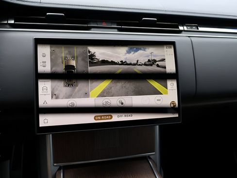 Certified 2025 Land Rover Range Rover Autobiography AWD/4WD image 28