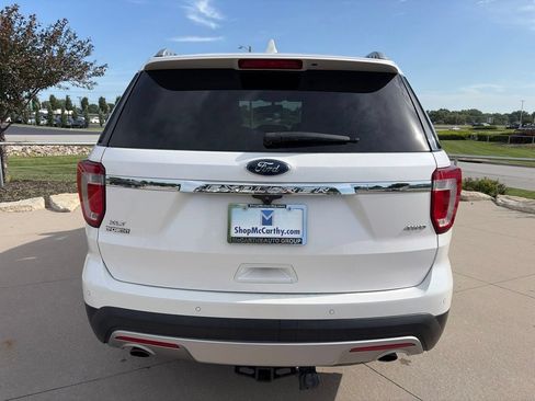 Used 2017 Ford Explorer XLT w/ Equipment Group 202A AWD/4WD image 19
