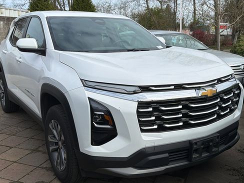 Used 2025 Chevrolet Equinox LT image 2