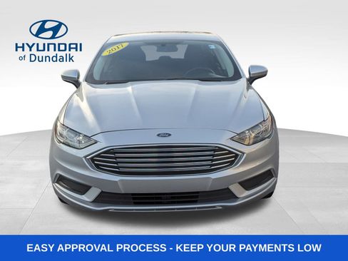 Used 2017 Ford Fusion SE w/ Fusion SE Technology Package image 2