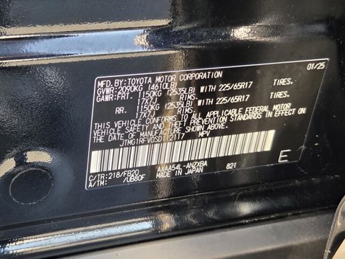 Certified 2025 Toyota RAV4 LE image 31