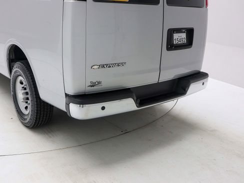 Used 2022 Chevrolet Express 3500 LS RWD image 10
