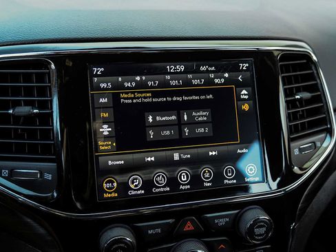 Used 2021 Jeep Grand Cherokee Laredo X image 31