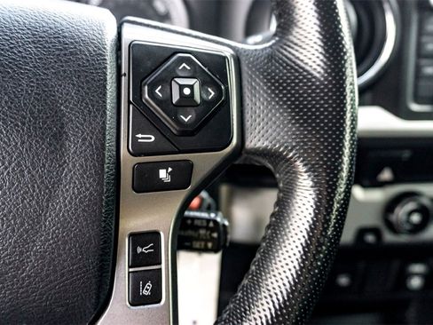Used 2018 Toyota Tacoma SR5 image 20