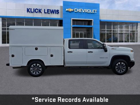 Used 2024 Chevrolet Silverado 2500 Custom w/ Custom Value Package image 9