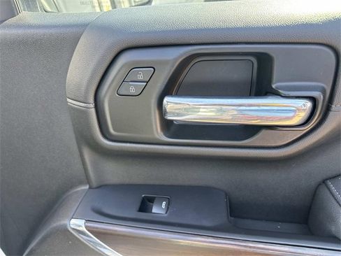 Used 2021 GMC Sierra 1500 SLT image 18