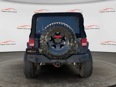 Used 2013 Jeep Wrangler Unlimited Rubicon w/ Connectivity Group AWD/4WD image 9